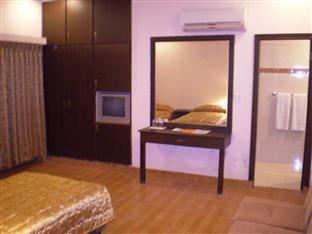 Mirage Hotel Лахор Екстериор снимка